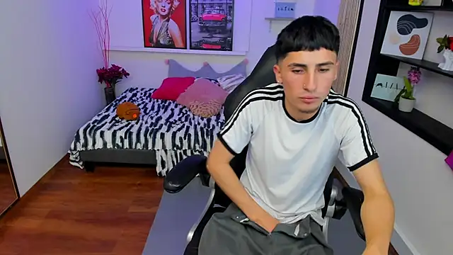 Benji23_ élő XXX-chatje