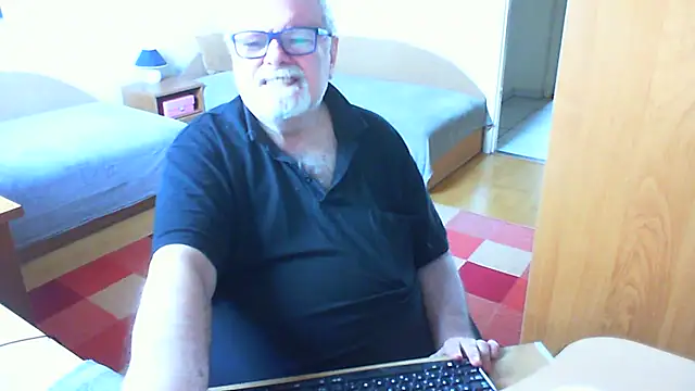 XXX chat uživo modela petvarad