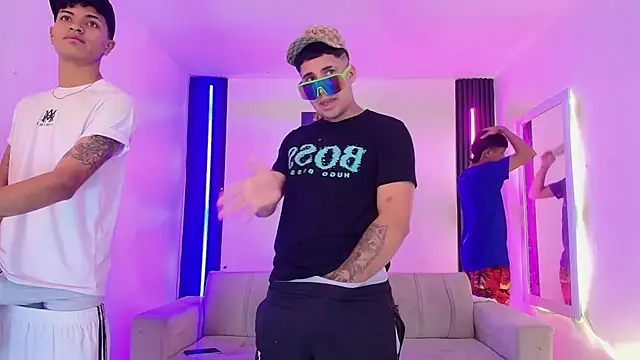 แชท XXX สดของ GoldenDuoheat