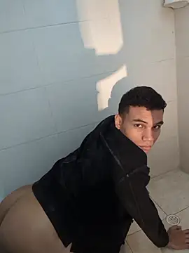GoldenBoyDuo live XXX chat