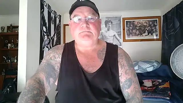 KINKYBLUEYES69's Live XXX Chat
