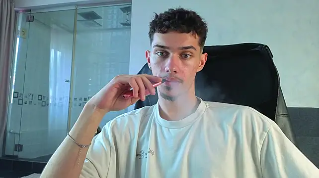 XXX chat uživo modela KaydenDrew