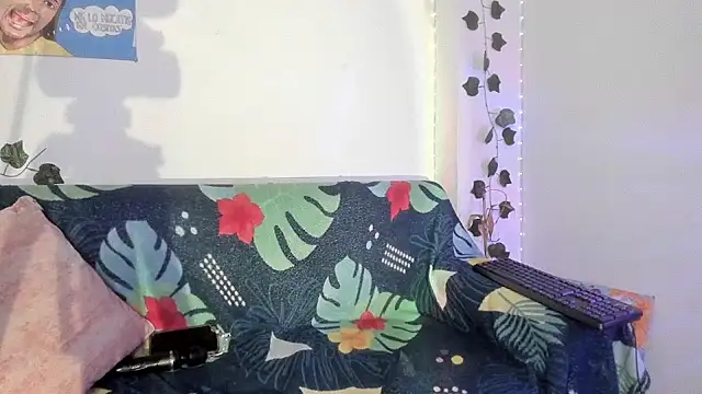 ElectraaJoness' Live XXX Chat