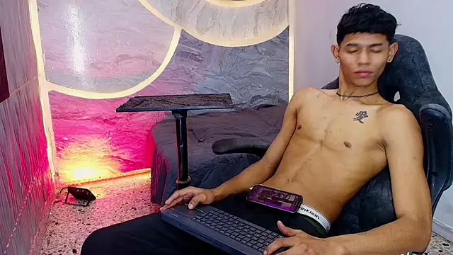 دردشة sex_boy33_ الجنسية المباشرة