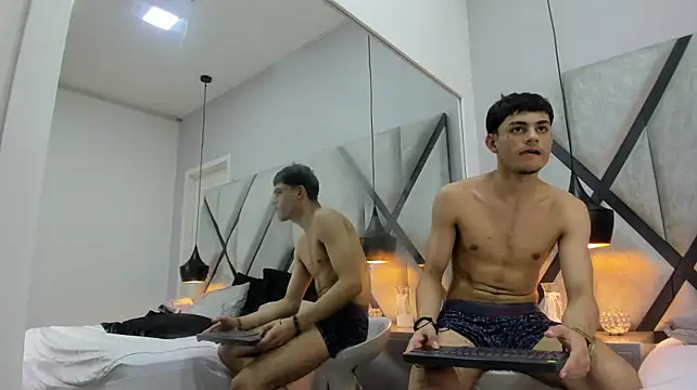 OliverMillerr Adlı Modelin Canlı XXX Sohbeti