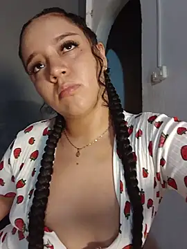 Katy_RoseX Adlı Modelin Canlı XXX Sohbeti