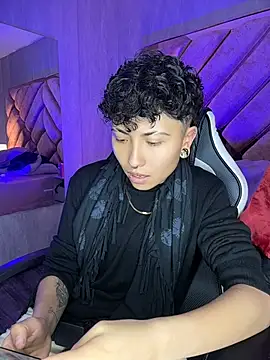 צ'אט XXX בשידור חי של ian_mathias_
