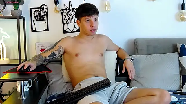 ThomasEdisonn XXX чат на живо