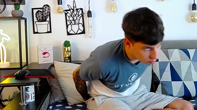 XXX chat uživo modela ThomasEdisonn