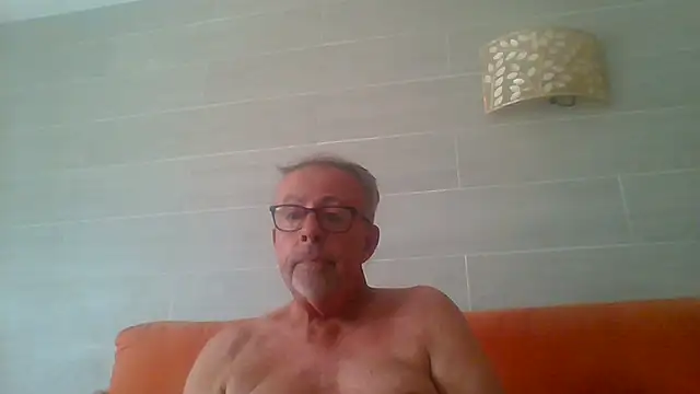 צ'אט XXX בשידור חי של tuggy59