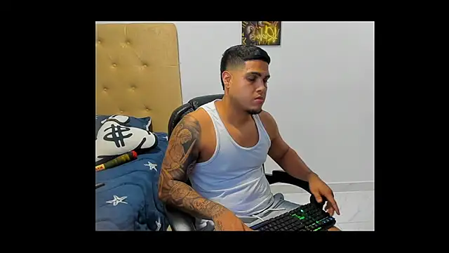 Latinboyco77のライブXXXチャット