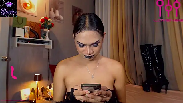 XXX chat uživo modela Lexi_ThunderFuck