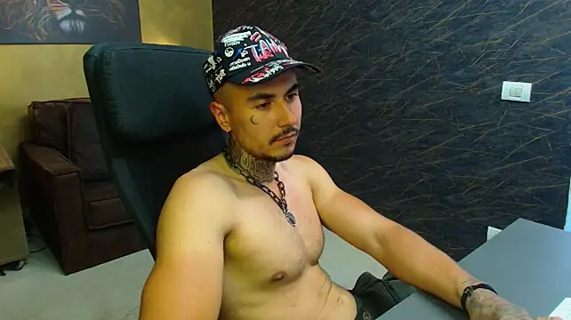 RomeoBodhi Chat XXX live