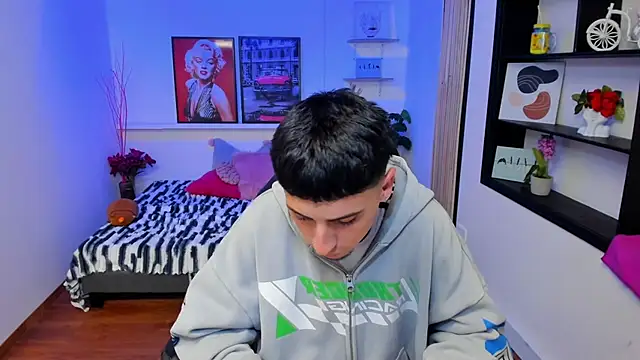 Benji23_ Adlı Modelin Canlı XXX Sohbeti