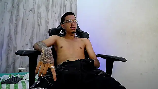 Tayson_Hot – Naživo XXX chat