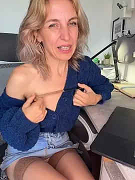 XXX chat uživo modela Lovebackground