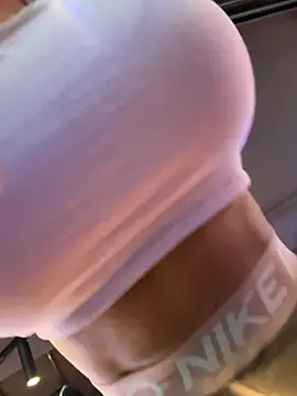F3ckd0lllucy XXX чат на живо