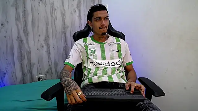 Tayson_Hot লাইভ XXX চ্যাট