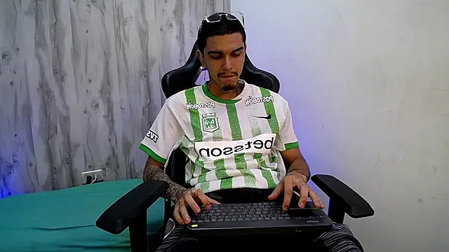 Chat +18 de Tayson_Hot ao vivo