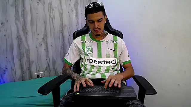 Tayson_Hot: απευθείας συνομιλία ΧΧΧ