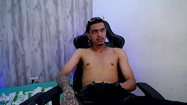 Chat XXX en directo de Tayson_Hot