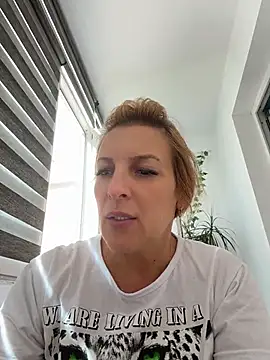 Hot-Milf4U live XXX chat