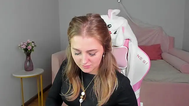 EllaBells' Live XXX Chat