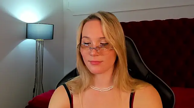 ElaraVoltage Chat XXX in diretta