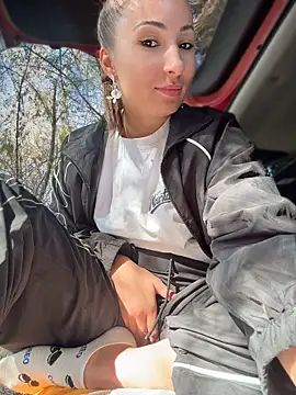 Wonder_Kari live XXX chat