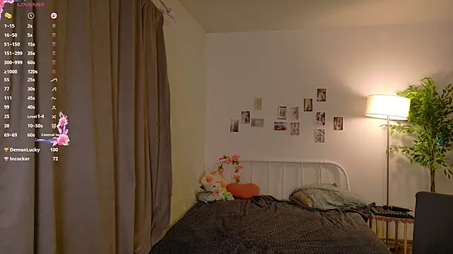 צ'אט XXX בשידור חי של KikiMoor