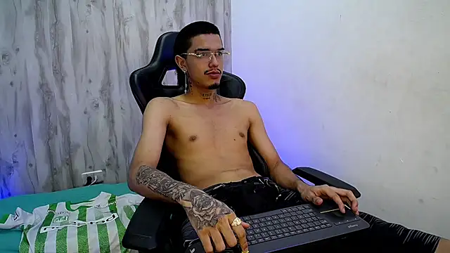 Tayson_Hot – Naživo XXX chat