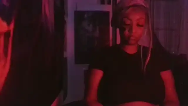 VenezuelaLuxeNoir's Live XXX Chat