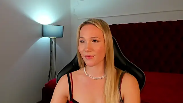 XXX chat uživo modela ElaraVoltage
