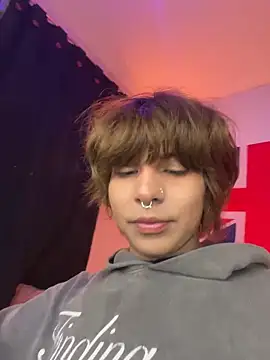 Aronn_44 即時 XXX 聊天