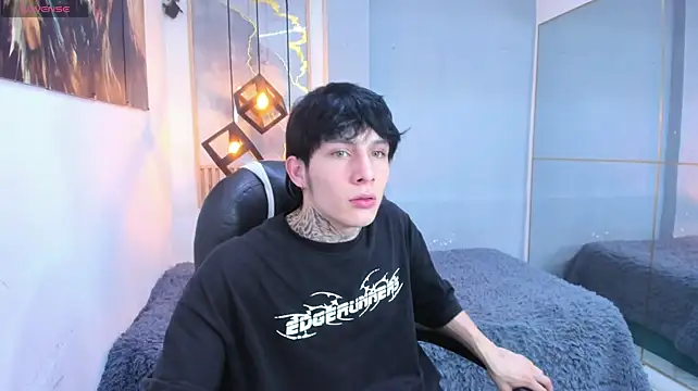 Cry_thereal élő XXX-chatje