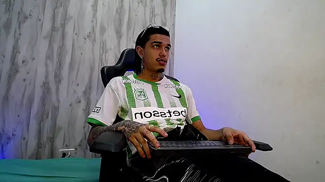 Tayson_Hot – Naživo XXX chat