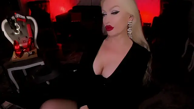 FinDomGod live XXX chat