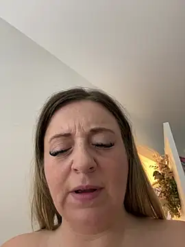 Poppyshaw_ Live XXX-chat