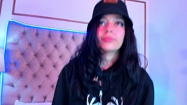 kira_Berry_ Chat XXX in diretta