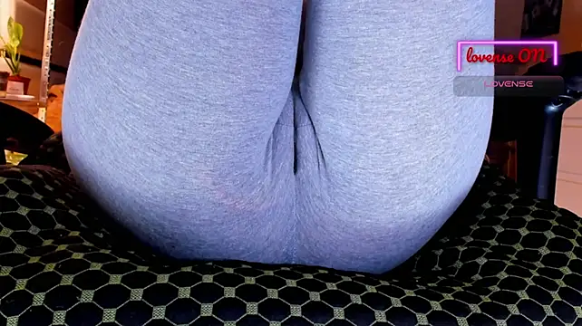 XXX chat uživo modela Cameltoe_squirt_inPants