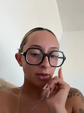 Chat XXX ao vivo de Lolasecret_