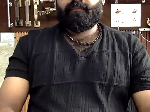 hairy_indian_dad Show in webcam