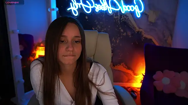 צ'אט XXX בשידור חי של TinyNatalie