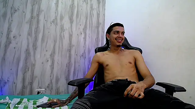 XXX chat uživo modela Tayson_Hot