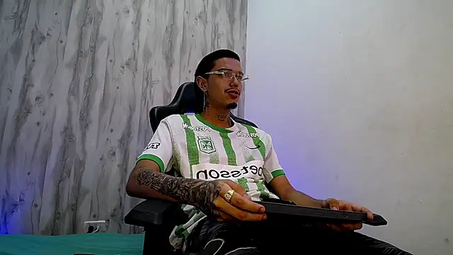 Tayson_Hot – Naživo XXX chat