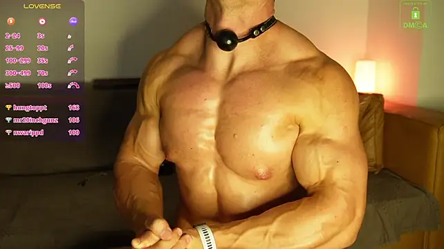 צ'אט XXX בשידור חי של SteeveMuscle