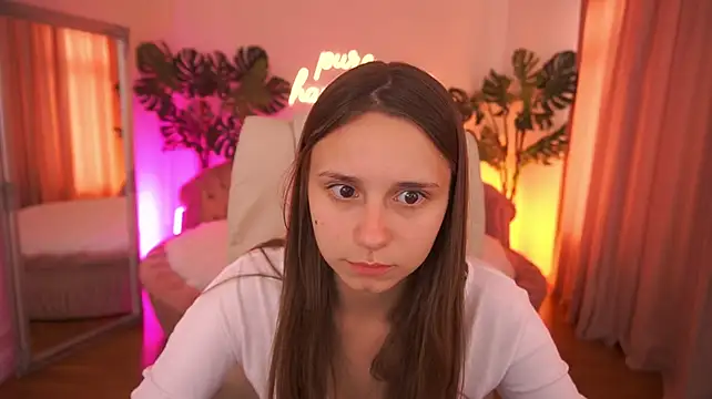 Онлайн чат XXX TinyNatalie
