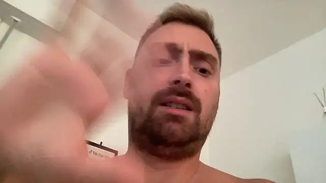 Lionking-- Live XXX Chat