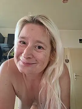 XXX chat uživo modela GeileEstelle