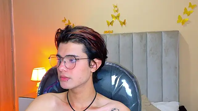 צ'אט XXX בשידור חי של Derek_Sinn